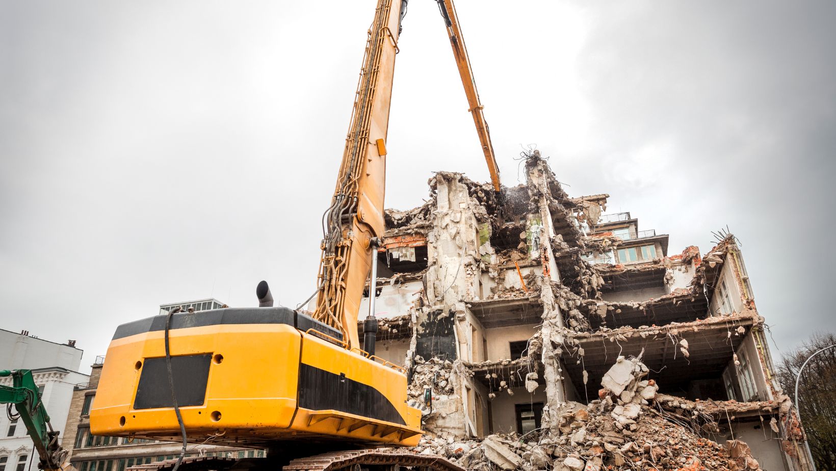 Какие методы демонтажа зданий и сооружений являются наиболее эффективными?