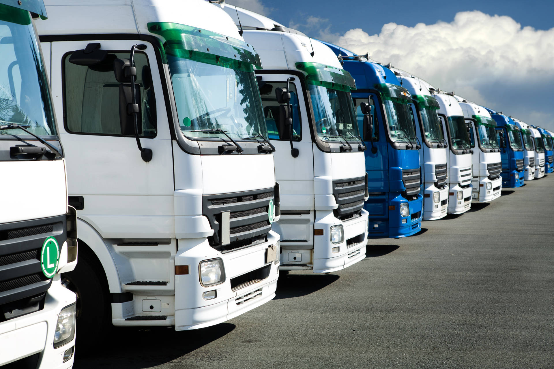 Перевозка автомобиля грузовым транспортом: преимущества и особенности